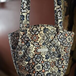 Vera Bradley Patterned Tote - Cream and Navy